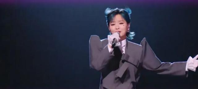 周笔畅舞台表演